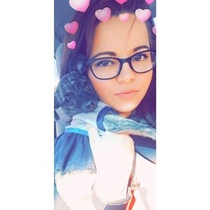 Meet your Posher, Hannah